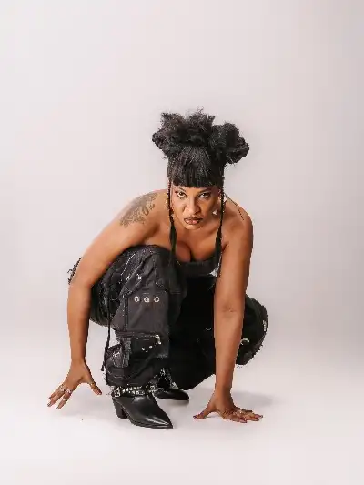 Larissa Luz — Rock in Gil